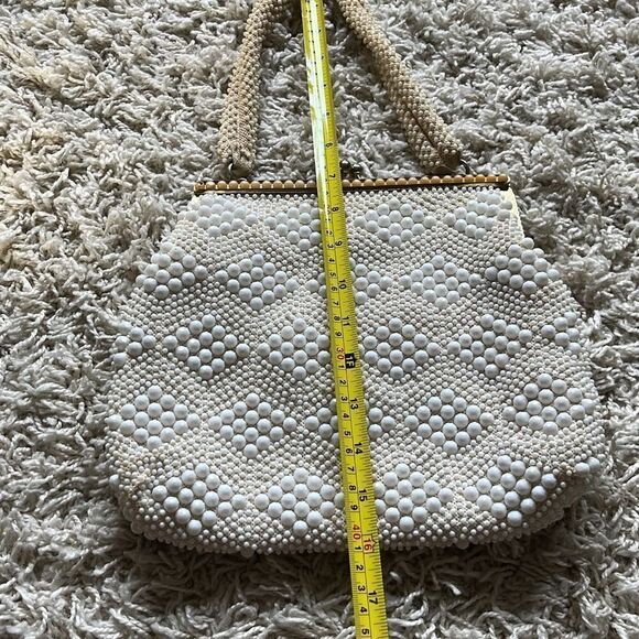 Beautiful cream 1960s Vintage Handmade White Beaded Handbag Purse Kiss-lock - Picture 11 of 16